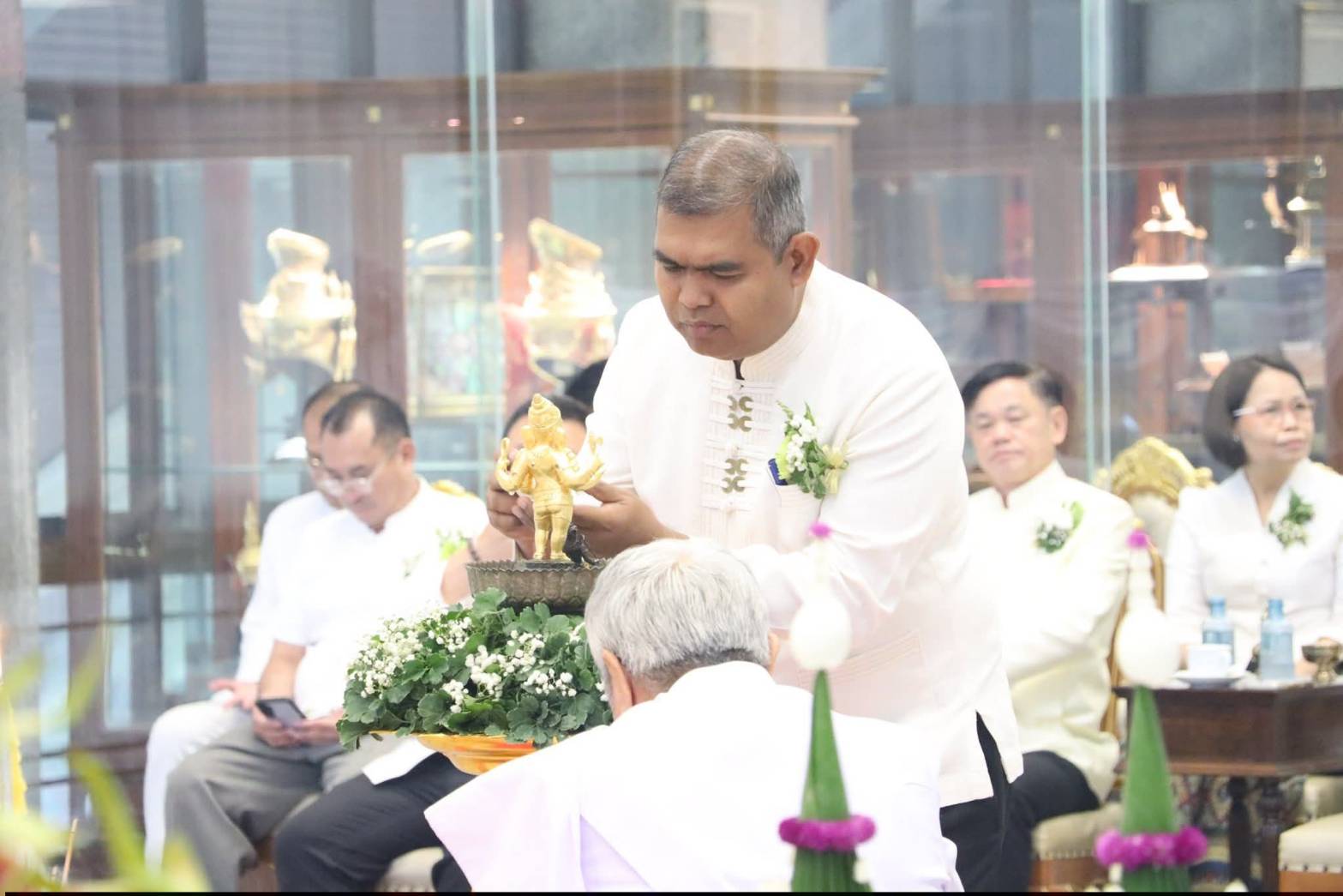 title - ศูนย์ส่งเสริมและพัฒนาอาชีพเสริมนอกภาคการเกษตร โดย สำนักงานการปฏิรูปที่ดินเพื่อเกษตรกรรม จัดโครงการพัฒนาบุคลากรเพื่อเพิ่มประสิทธิภาพการดำเนินงานด้านศิลปหัตถกรรม กิจกรรมไหว้ครูช่าง ณ ชั้น 2 อาคารพระมิ่งขวัญ ศูนย์ส่งเสริมและพัฒนาอาชีพเสริมนอกภาคการเกษตร (ศูนย์ศิลปาชีพบางไทรฯ (เดิม))